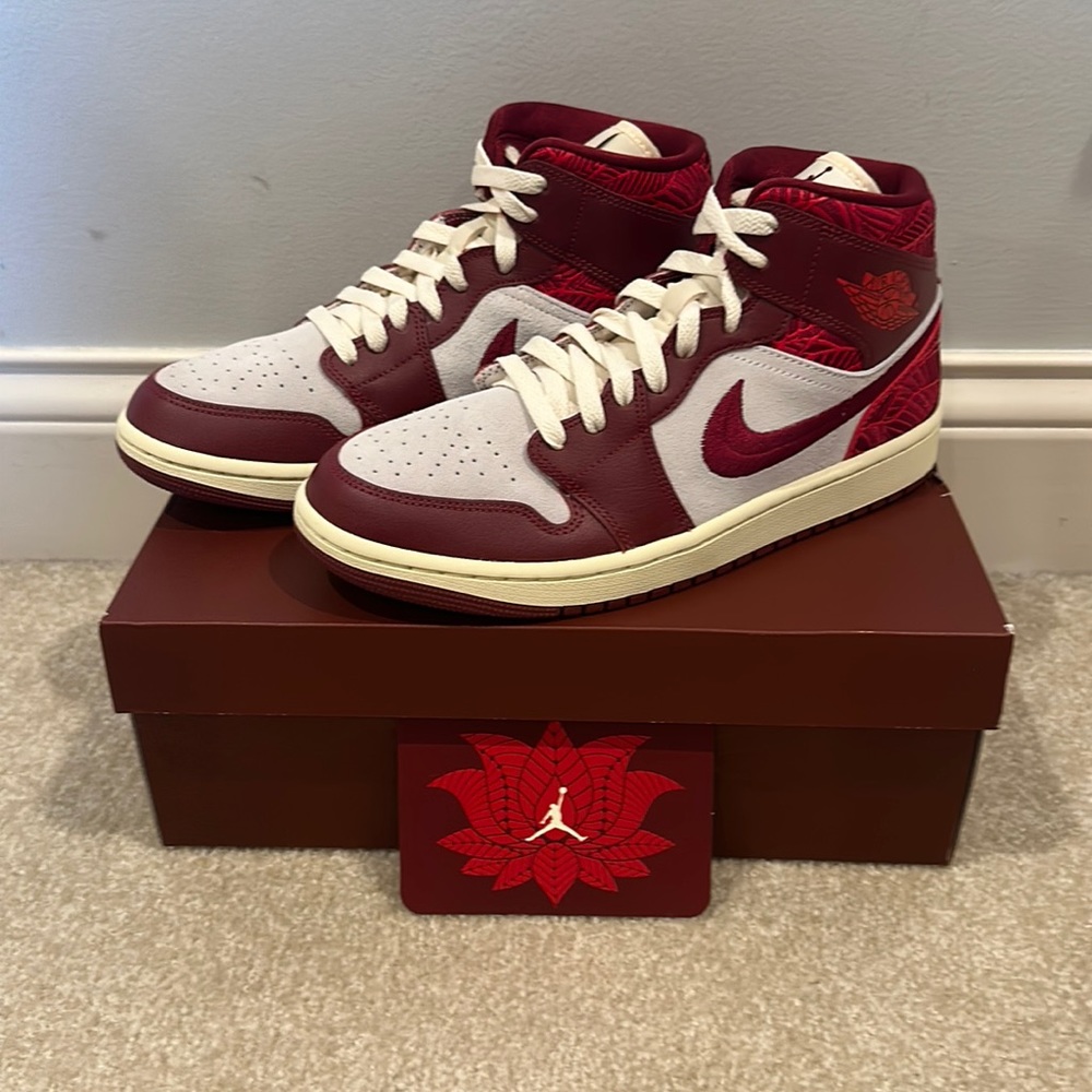 Jordan 1 Mid SE Tiki Red Leaf